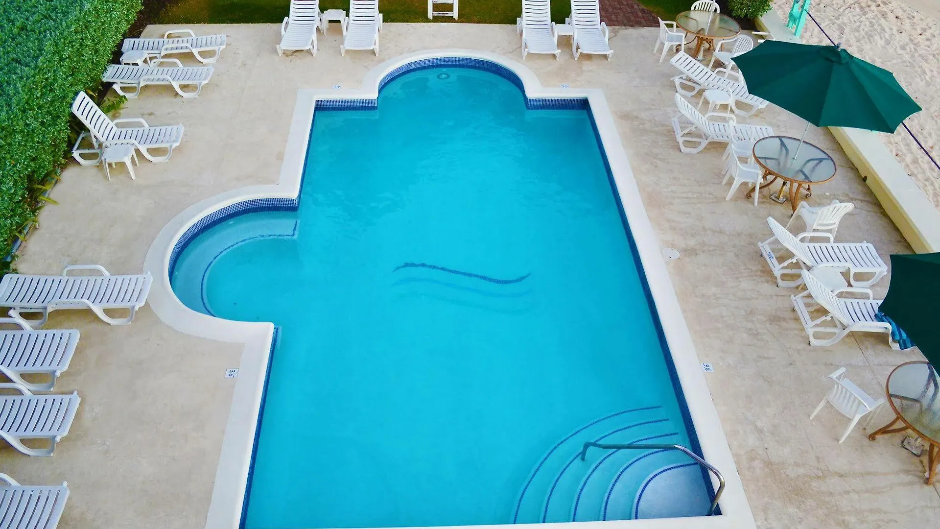 Coral Mist Beach Hotel Bridgetown 3*,